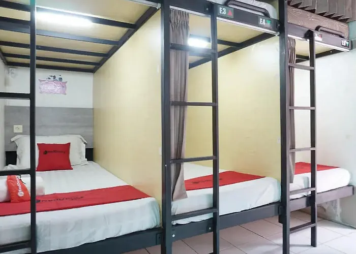 RedDoorz near Museum Angkut Batu 2 Hotel Malang