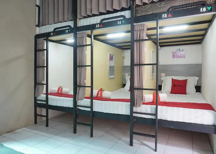 RedDoorz near Museum Angkut Batu 2 Hotel Malang